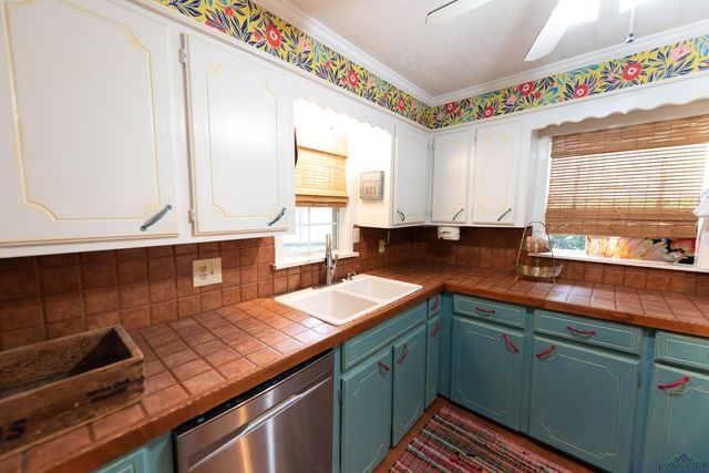 668 Omaha Drive, Omaha, TX 75571