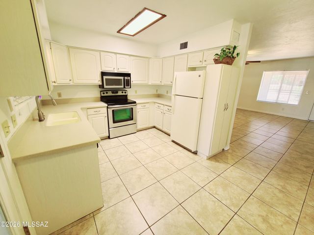 8360 E Avenida De Las Pampas, Tucson, AZ 85710