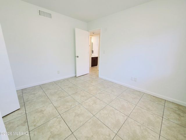 8360 E Avenida De Las Pampas, Tucson, AZ 85710