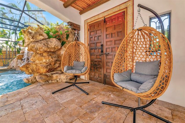 681 AVENIDA DE MAYO, Sarasota, FL 34242