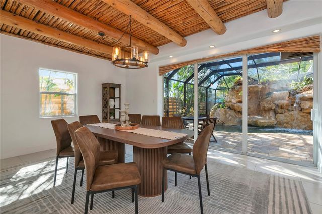 681 AVENIDA DE MAYO, Sarasota, FL 34242