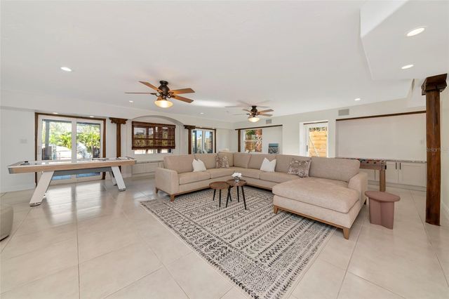 681 AVENIDA DE MAYO, Sarasota, FL 34242