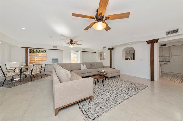 681 AVENIDA DE MAYO, Sarasota, FL 34242