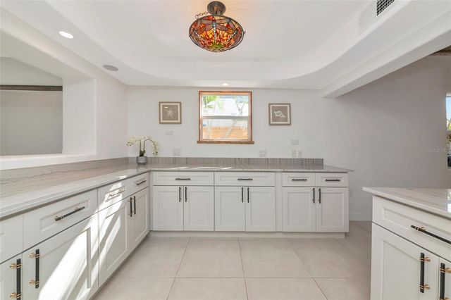 681 AVENIDA DE MAYO, Sarasota, FL 34242