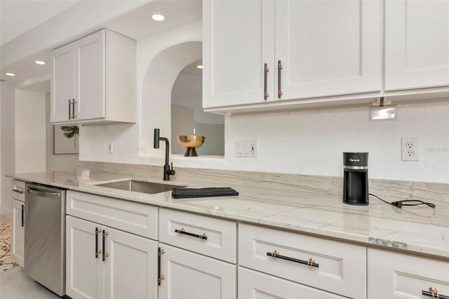 681 AVENIDA DE MAYO, Sarasota, FL 34242