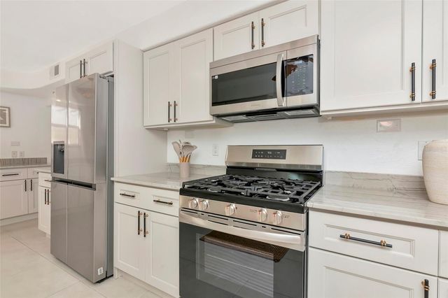 681 AVENIDA DE MAYO, Sarasota, FL 34242