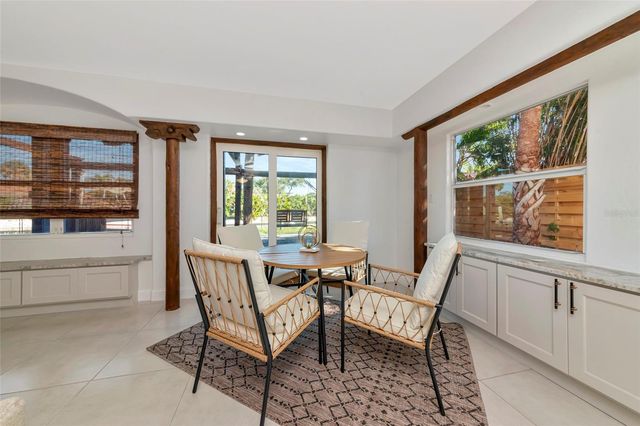 681 AVENIDA DE MAYO, Sarasota, FL 34242