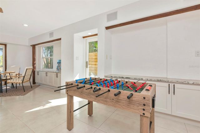 681 AVENIDA DE MAYO, Sarasota, FL 34242