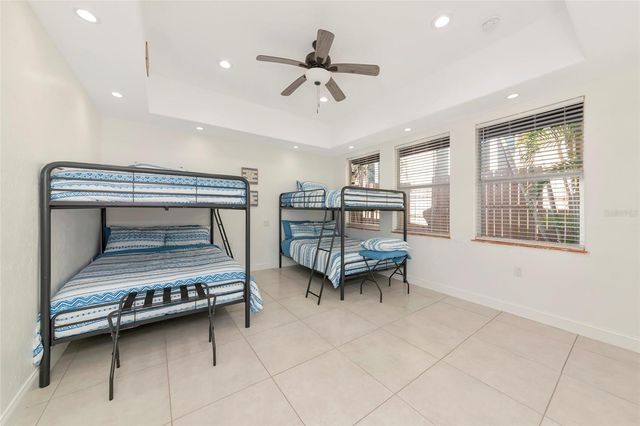 681 AVENIDA DE MAYO, Sarasota, FL 34242