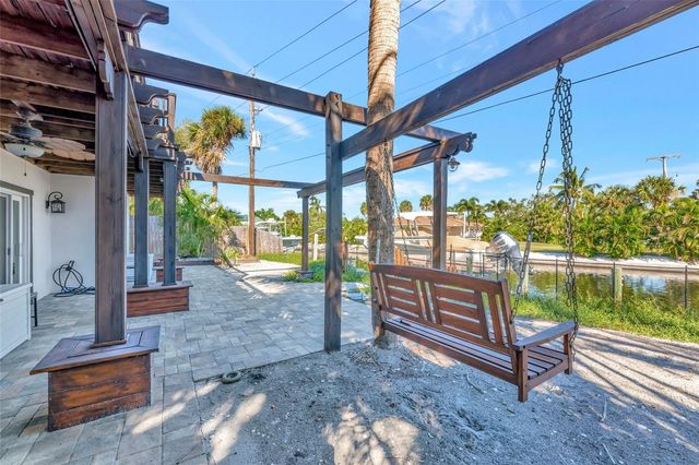 681 AVENIDA DE MAYO, Sarasota, FL 34242
