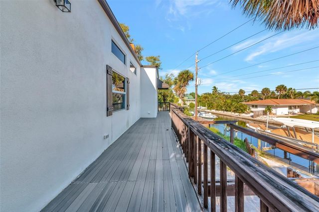 681 AVENIDA DE MAYO, Sarasota, FL 34242