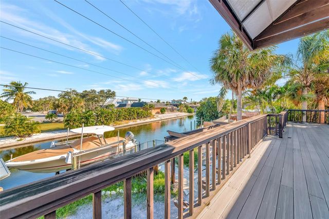 681 AVENIDA DE MAYO, Sarasota, FL 34242