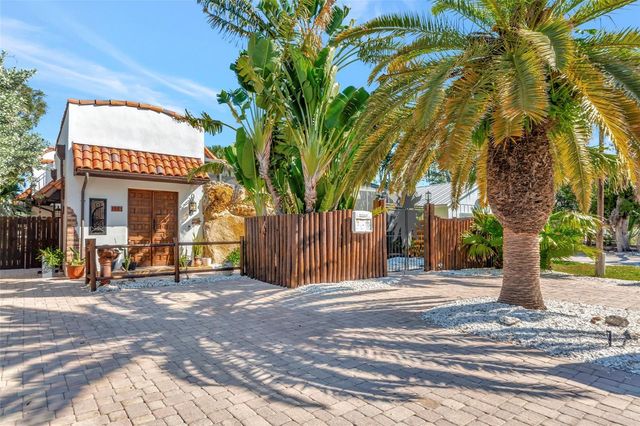 681 AVENIDA DE MAYO, Sarasota, FL 34242