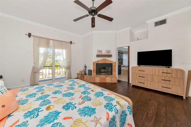 681 AVENIDA DE MAYO, Sarasota, FL 34242