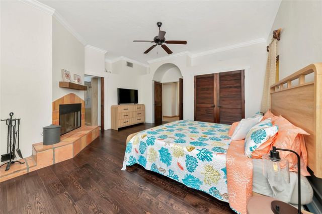681 AVENIDA DE MAYO, Sarasota, FL 34242