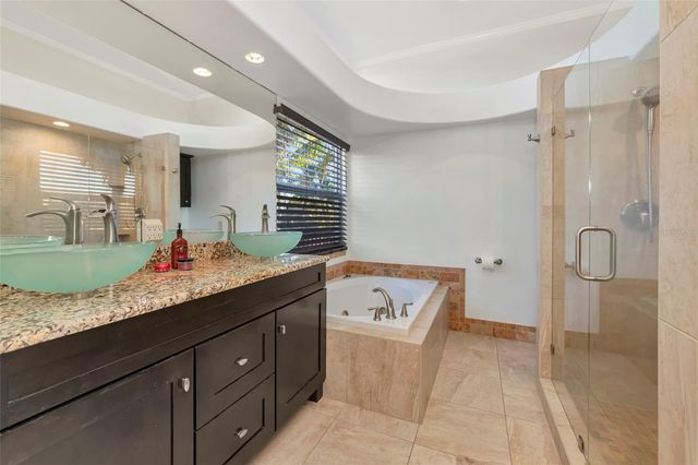 681 AVENIDA DE MAYO, Sarasota, FL 34242
