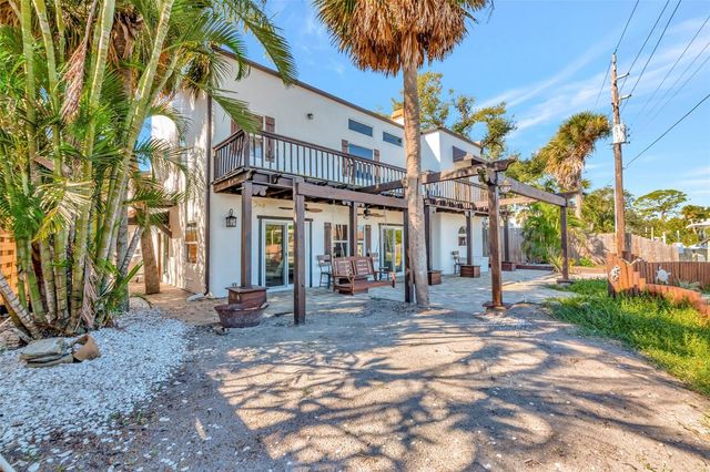 681 AVENIDA DE MAYO, Sarasota, FL 34242