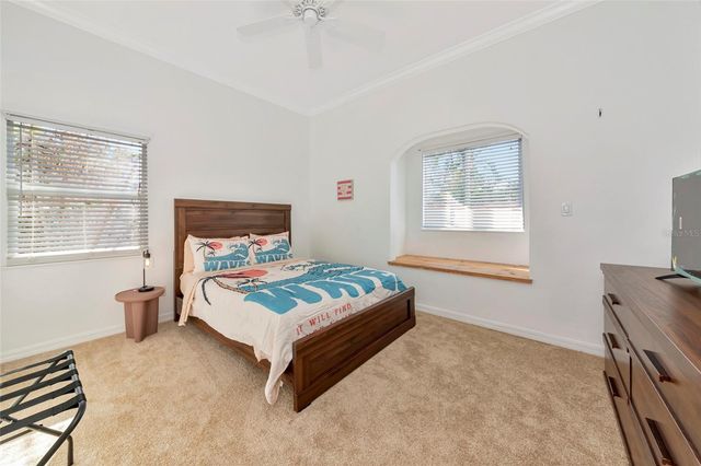 681 AVENIDA DE MAYO, Sarasota, FL 34242