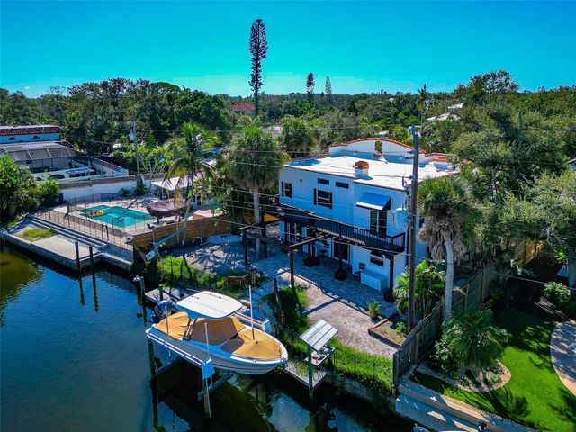 681 AVENIDA DE MAYO, Sarasota, FL 34242