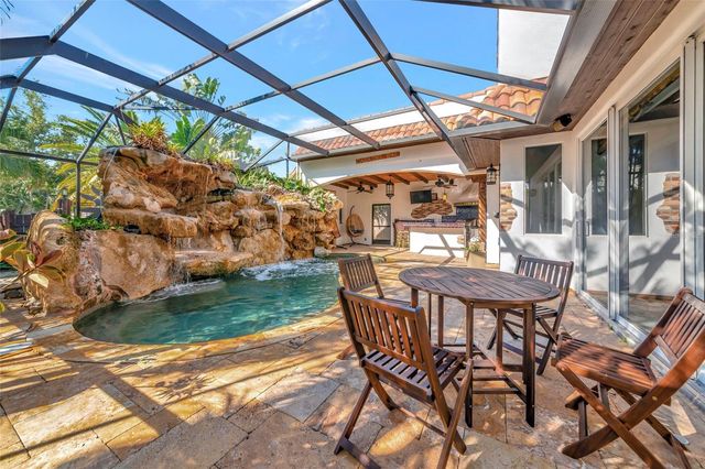 681 AVENIDA DE MAYO, Sarasota, FL 34242