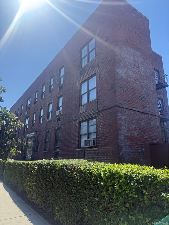 1821 Mahan Avenue, Bronx, NY 10461 — exterior