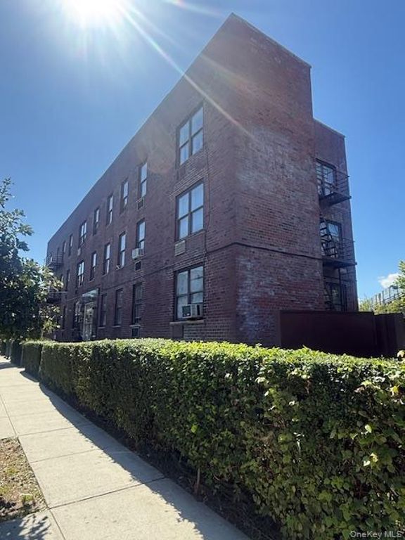 1821 Mahan Avenue, Bronx, NY 10461 — photo 2