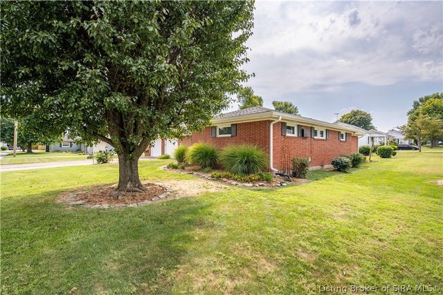 499 Allhands Avenue, Sellersburg, IN 47172