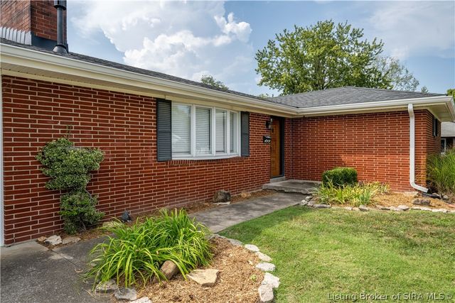 499 Allhands Avenue, Sellersburg, IN 47172
