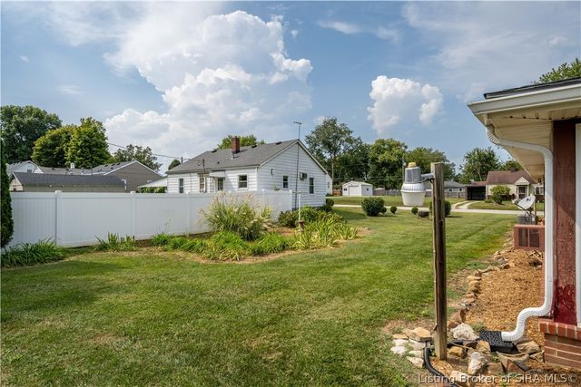 499 Allhands Avenue, Sellersburg, IN 47172