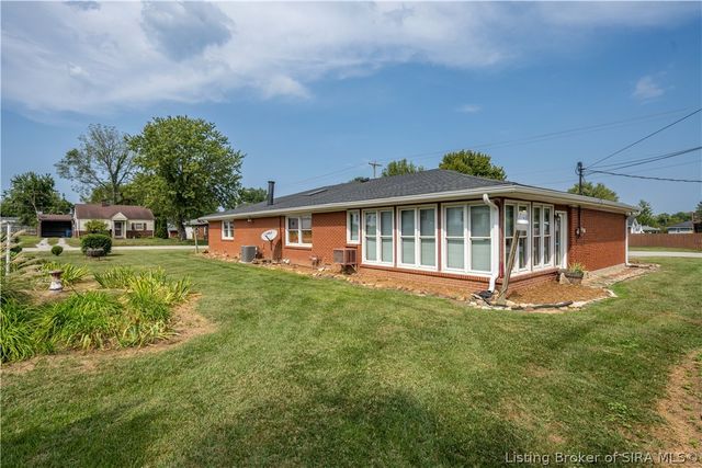 499 Allhands Avenue, Sellersburg, IN 47172