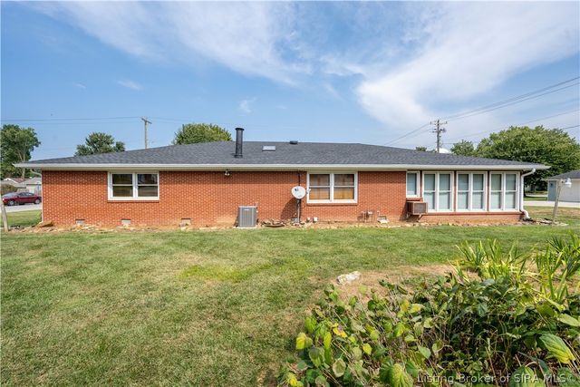 499 Allhands Avenue, Sellersburg, IN 47172