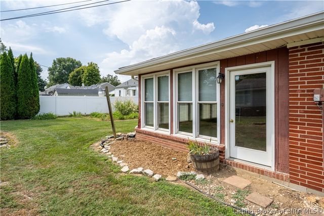 499 Allhands Avenue, Sellersburg, IN 47172