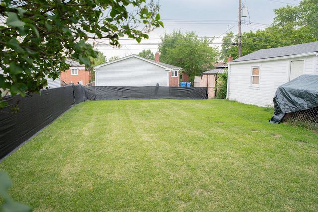 24443 Powers Avenue, Dearborn Heights, MI 48125