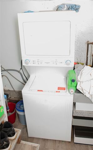 24443 Powers Avenue, Dearborn Heights, MI 48125