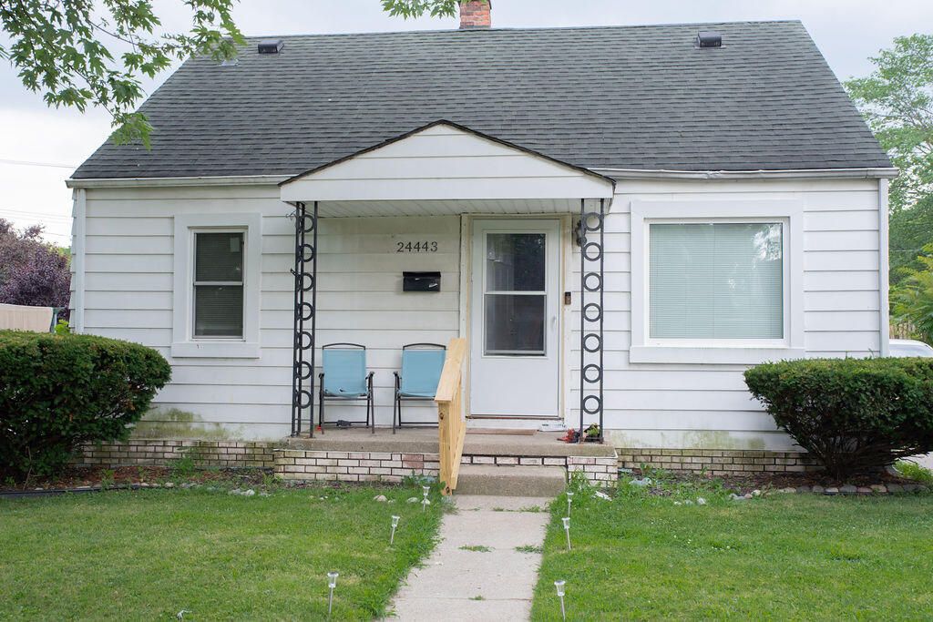 24443 Powers Avenue, Dearborn Heights, MI 48125