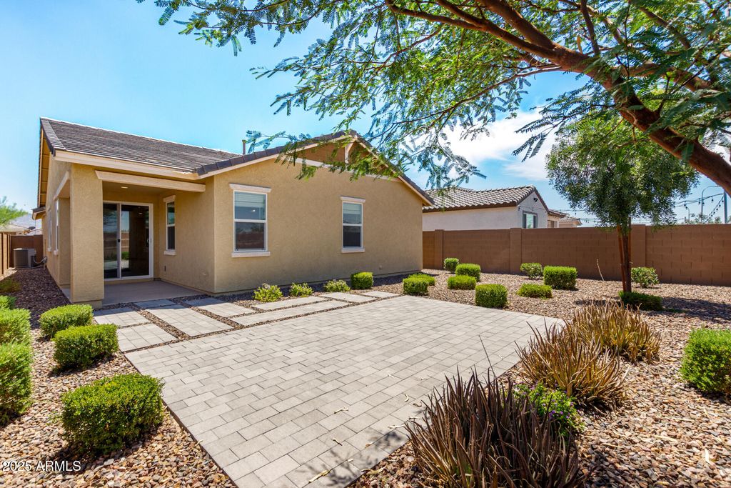 12524 W TRUMBULL Road, Avondale, AZ 85323 — photo 2