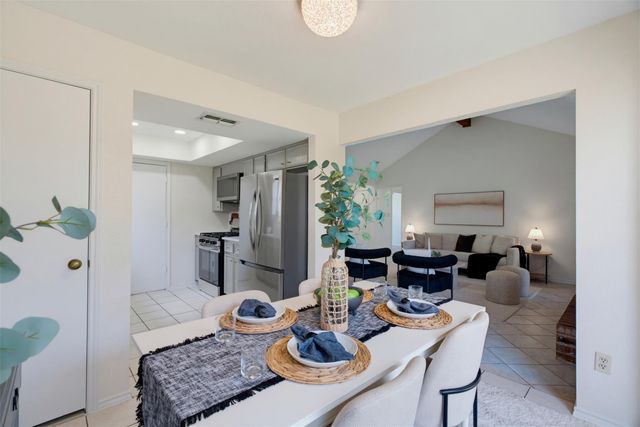 1812 Wagon Gap DR, Round Rock, TX 78681