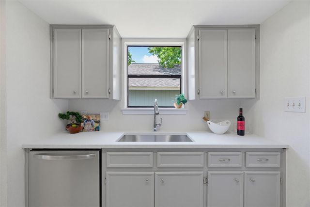 1812 Wagon Gap DR, Round Rock, TX 78681