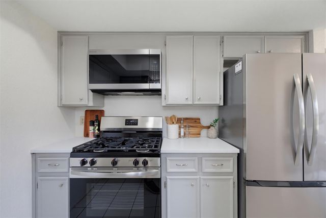 1812 Wagon Gap DR, Round Rock, TX 78681