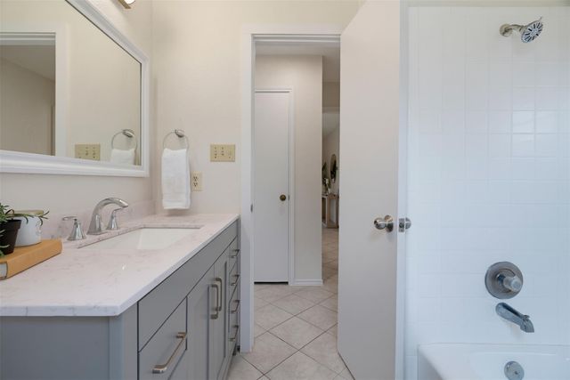 1812 Wagon Gap DR, Round Rock, TX 78681