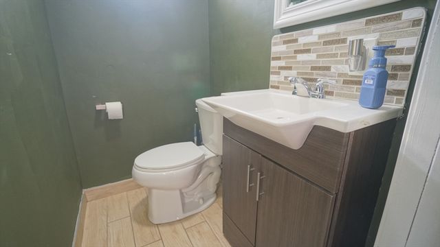 41 Olive St, Springfield, MA 01109