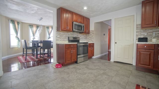 41 Olive St, Springfield, MA 01109