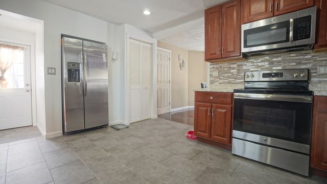 41 Olive St, Springfield, MA 01109