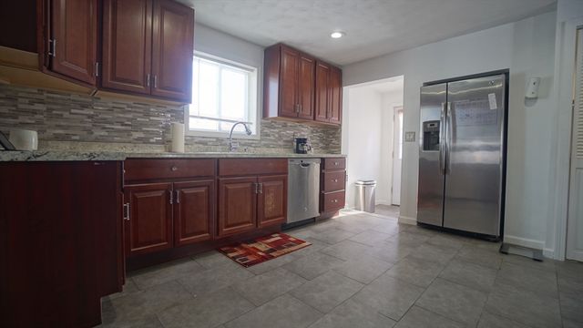 41 Olive St, Springfield, MA 01109