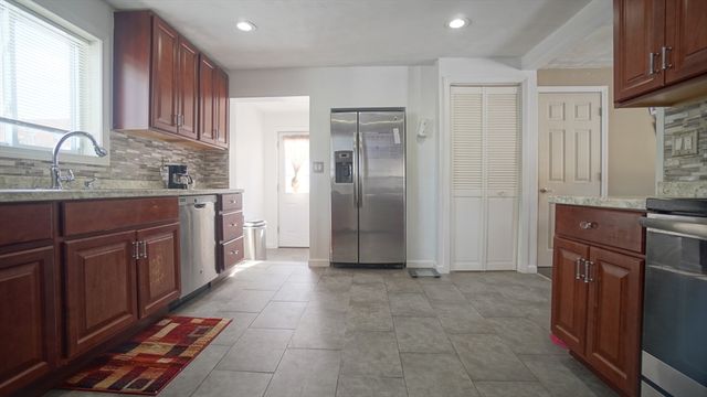 41 Olive St, Springfield, MA 01109