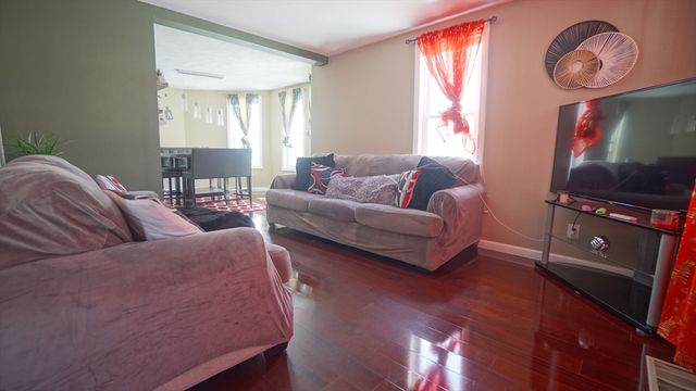 41 Olive St, Springfield, MA 01109