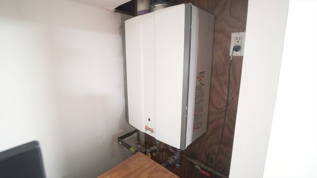 41 Olive St, Springfield, MA 01109