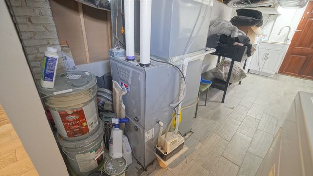 41 Olive St, Springfield, MA 01109