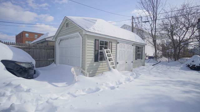 41 Olive St, Springfield, MA 01109