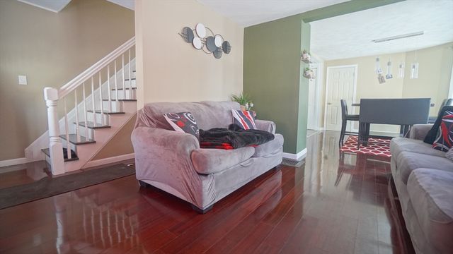 41 Olive St, Springfield, MA 01109